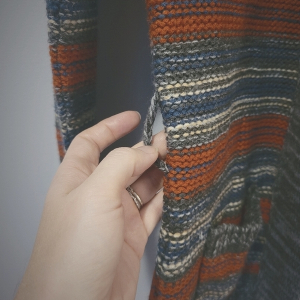 Awesome Roxy Aztec Style Knit Cardigan - Picture 4 of 6